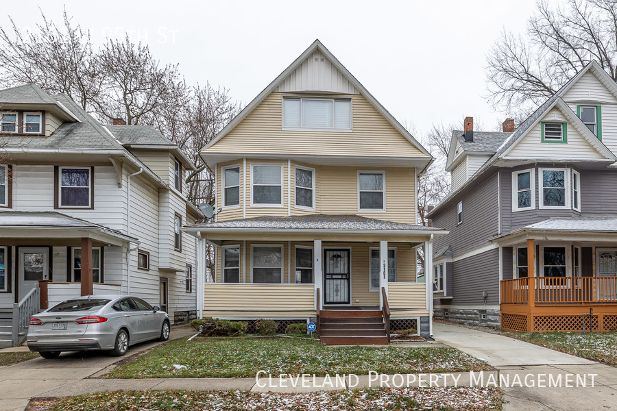 Primary Photo - Fully Renovated West Side Home