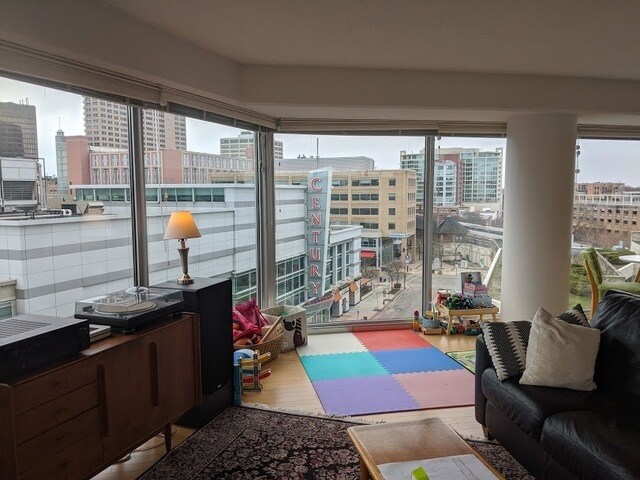 Foto del edificio - 1720 Maple Ave