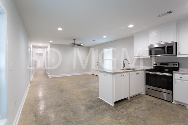 Building Photo - 104 Falcon Dr