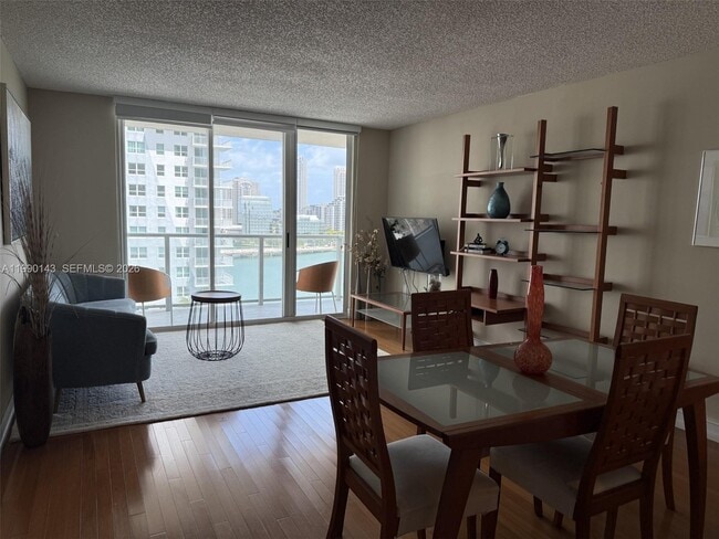 Building Photo - 1155 Brickell Bay Dr