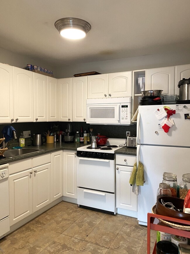 Building Photo - 171 South St