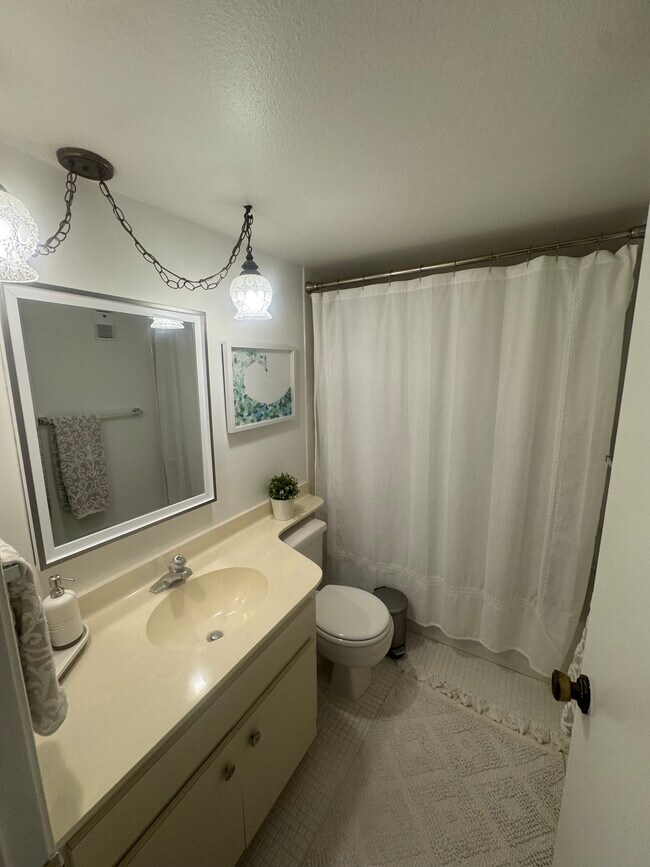 Building Photo - 7300 Sun Island Dr S