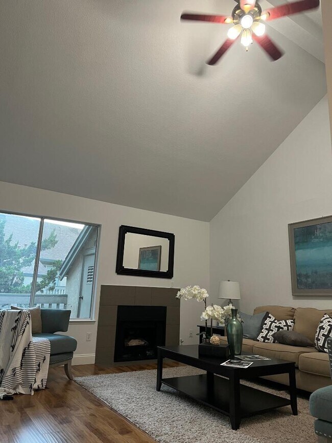 Foto del edificio - 1061 Summerain Ct