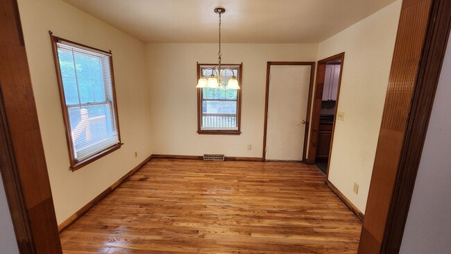 Building Photo - Private home on nearly 5 acres in King Wil...