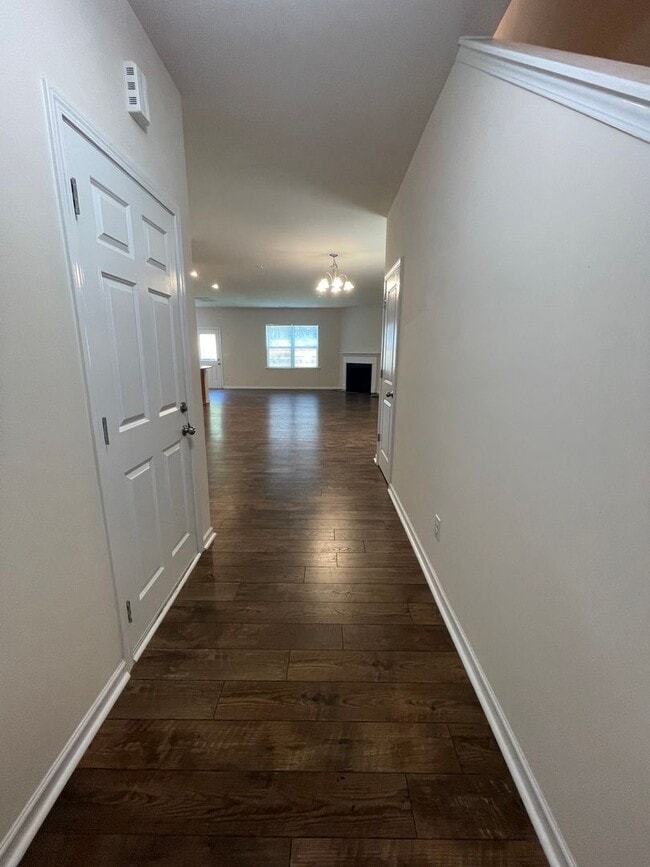 Foto del edificio - 4BR/3BA Home with Bedroom and Full Bath Do...