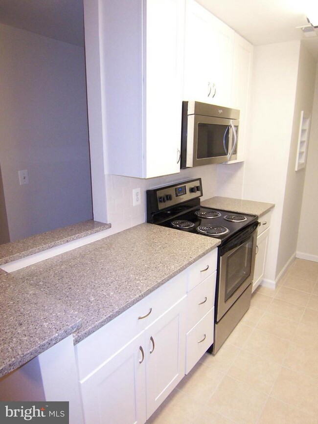 Building Photo - 8229 Kings Charter Ln