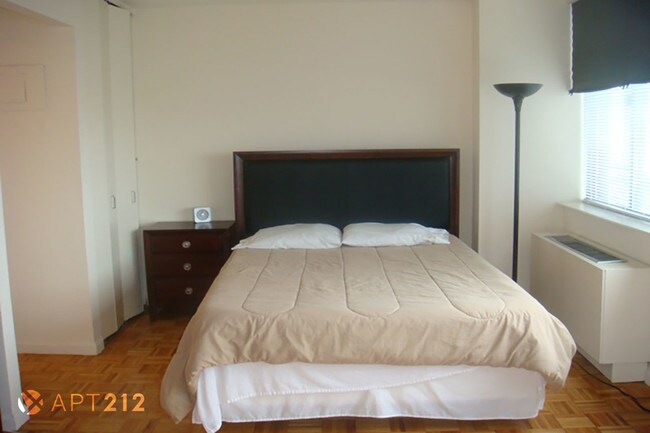 Foto del edificio - 124 W 60th St