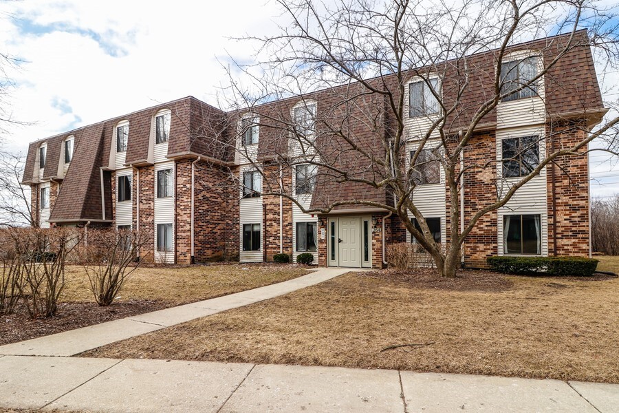 Foto principal - 264 W Ct of Shorewood