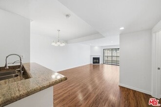 Building Photo - 909 Croft Ave
