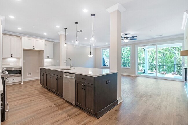 Foto del edificio - Downtown Alpharetta Luxury Townhome