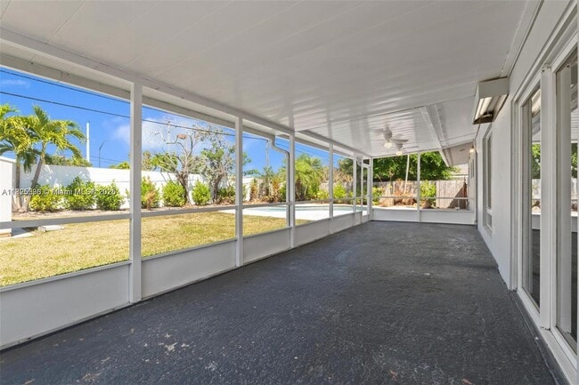 Building Photo - 609 NW 30th Ct