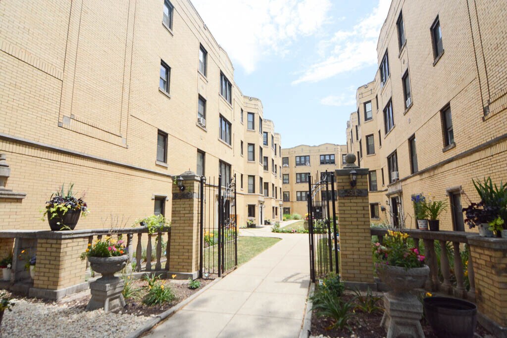 Foto principal - 3821 N Greenview Ave
