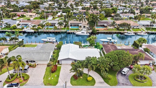 Foto del edificio - 2770 NE 8th Ct