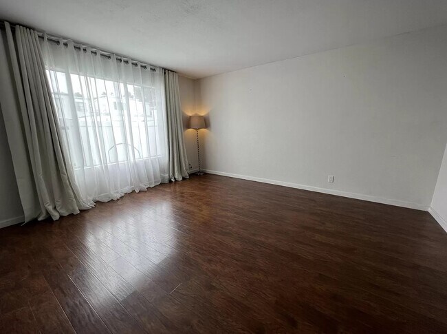 Foto del edificio - 1640 Maple Dr