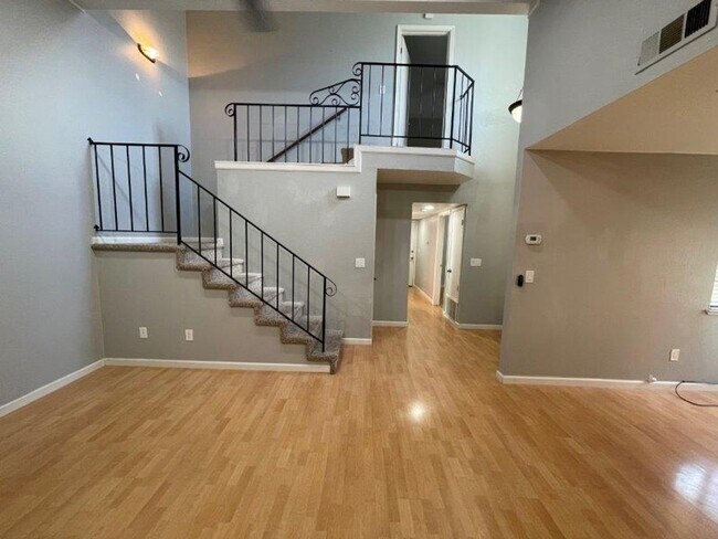 Foto del edificio - Gorgeous 3 Bedroom1/2 Plex in Elk Grove