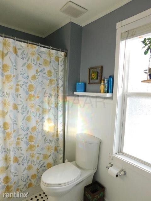 Building Photo - 3 br, 1 bath House - 610 10th St NW