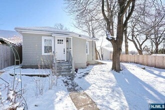 Building Photo - 31 Rea Ave