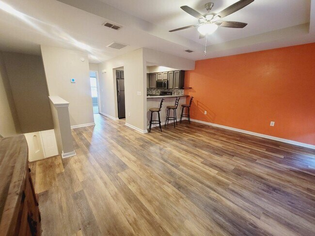Building Photo - 741 White Dr
