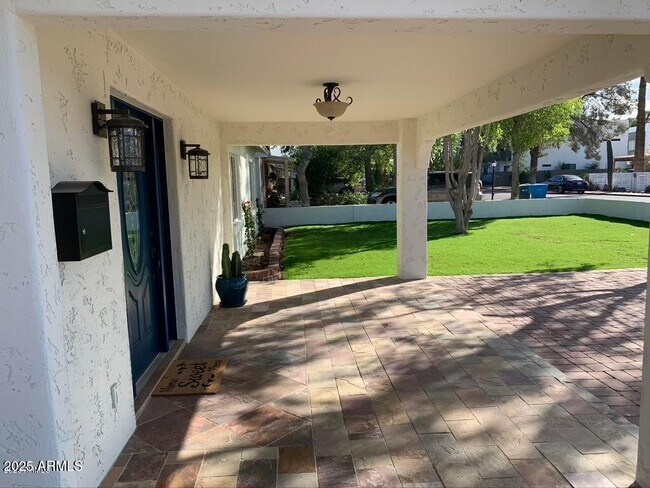 Foto del edificio - 1622 E Cheery Lynn Rd