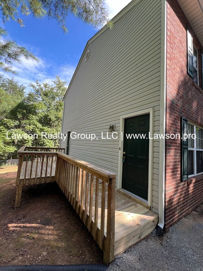 Building Photo - Woodland 5506-5508