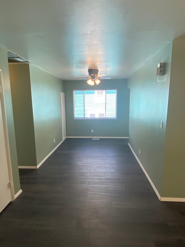 Dining room - 203 College Ave