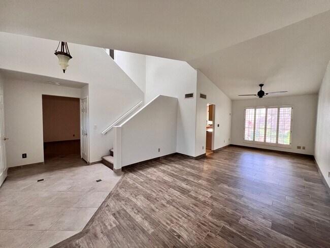Building Photo - Ahwatukee Charmer!