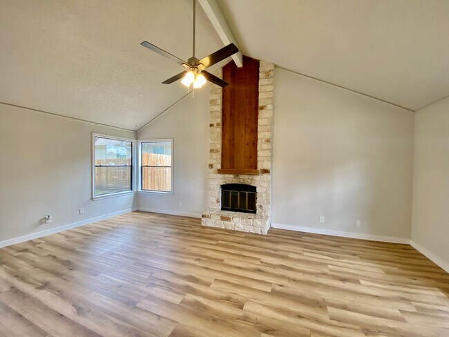 Foto del edificio - Lovely 3 Bedroom 2.5 Bathroom 2 story in C...