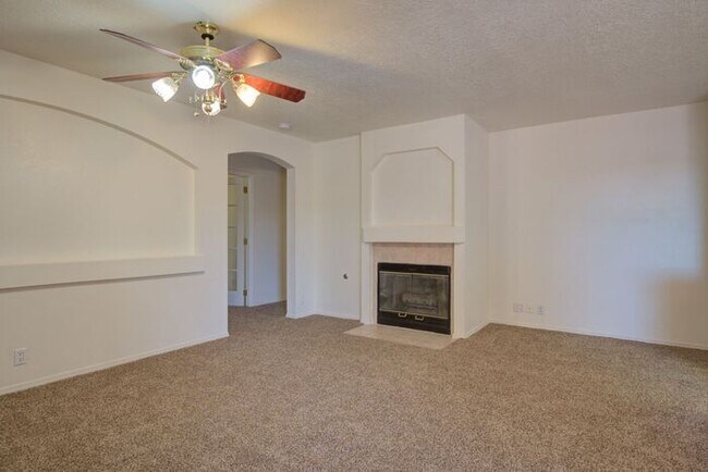 Foto del edificio - SCHEDULE YOUR SHOWING TODAY