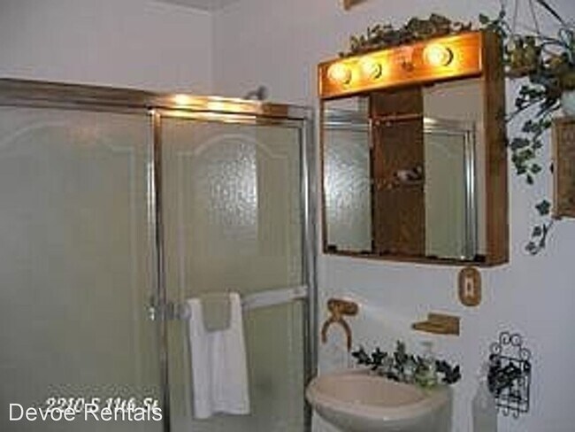 Building Photo - 3 br, 1 bath House - 2210 S. 11th St.