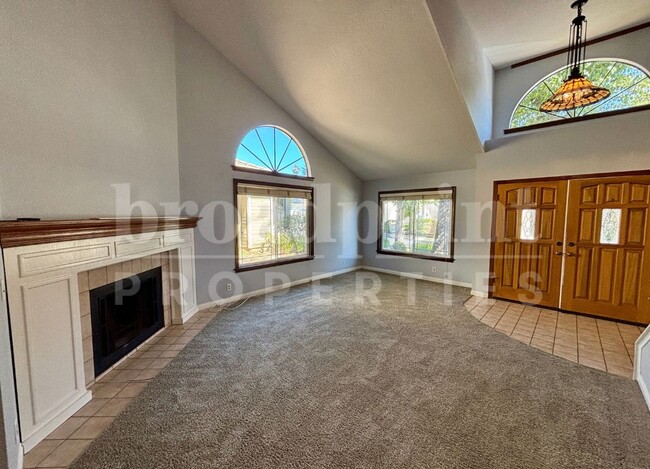 Building Photo - 10326 Oak Ranch Ln