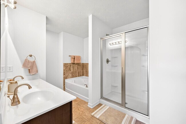 Building Photo - 4663 Bayview Dr