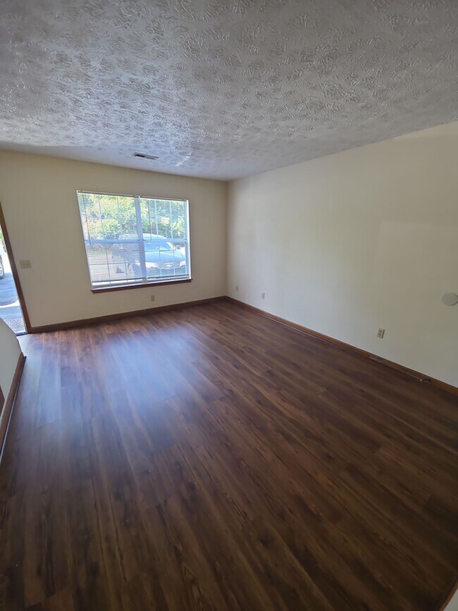 Foto del edificio - 492 W 9th St