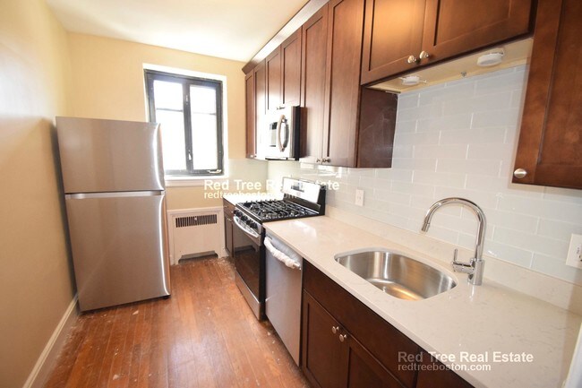 Building Photo - 65 Strathmore Rd