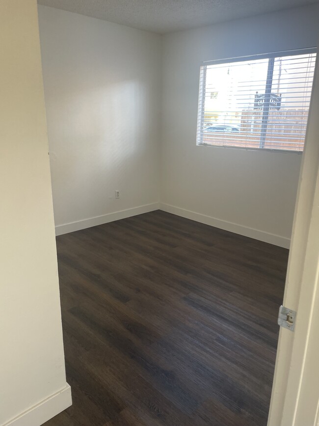 Building Photo - 4747 Utah St