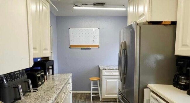 Foto del edificio - 1508 N Woodridge Ave