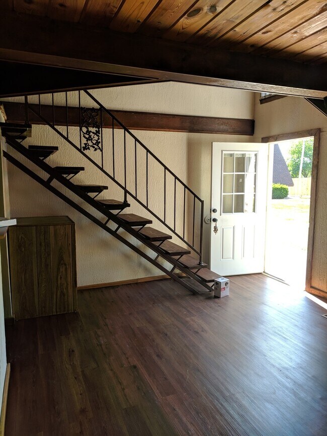 Foto del edificio - Newly Remodeled Affordable 2 Bedroom 1.5 B...
