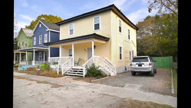 Building Photo - 511 Blades Ave