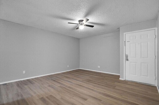 Foto del edificio - 865 S Douglas Ave