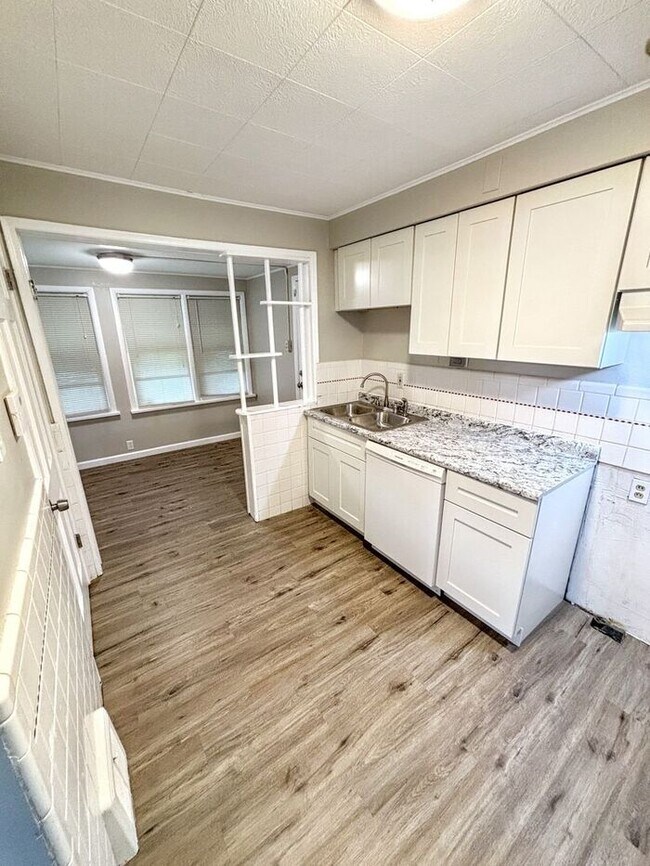 Foto del edificio - Charming 3-Bedroom Home with Fenced Yard a...