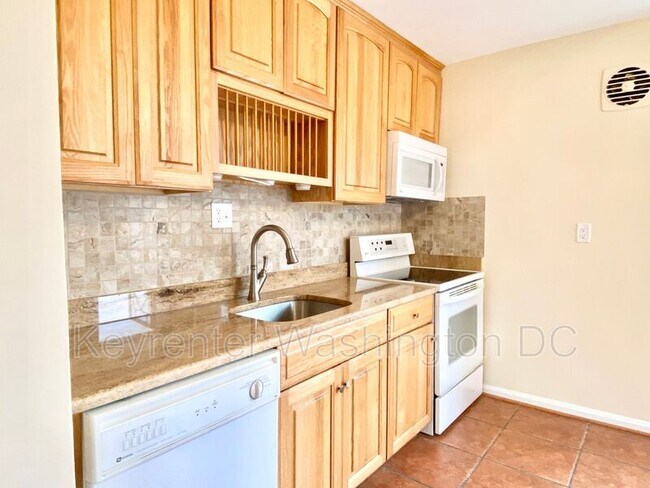 Building Photo - 5514 Chillum Pl NE