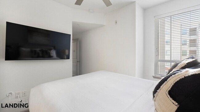 Building Photo - 1001 S Center St