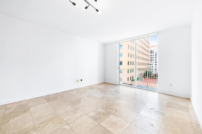 Photo - 2030 Douglas Rd Apartment