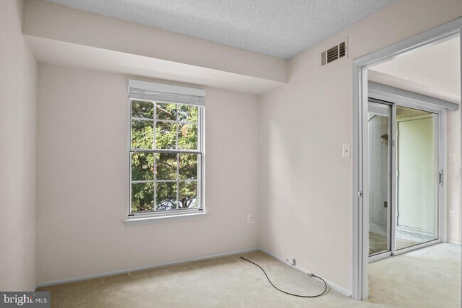 Building Photo - 7753 Inversham Dr