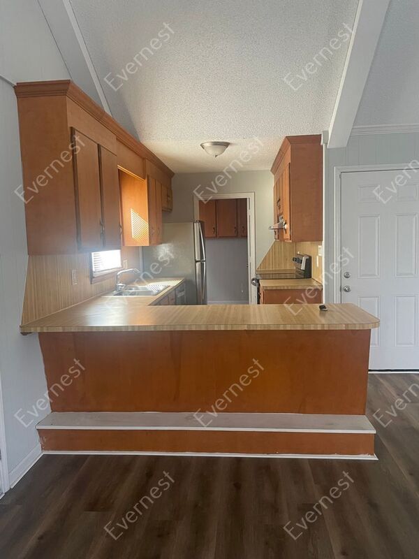 Foto del edificio - 6205 Ferncliff Dr NW