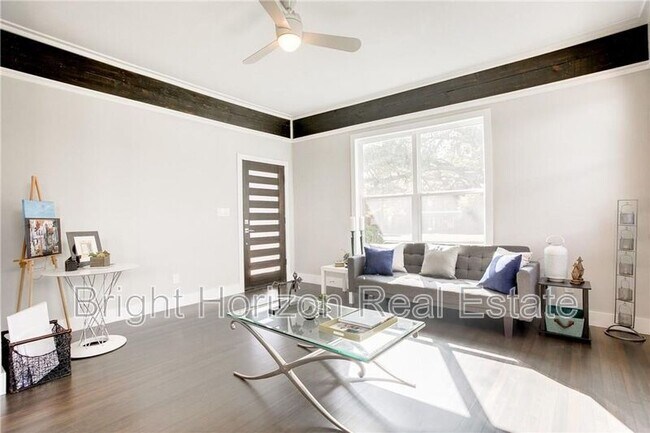 Foto del edificio - 1821 W 10th St