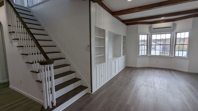 Building Photo - 4 br, 2 bath House - 155 S CENTER ST