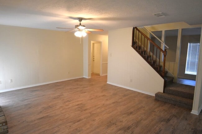 Building Photo - 7119 River Mill Dr