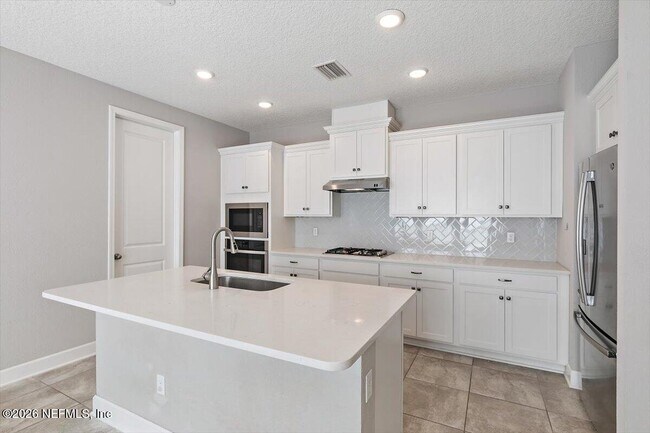 Foto del edificio - 192 Vista Lake Cir