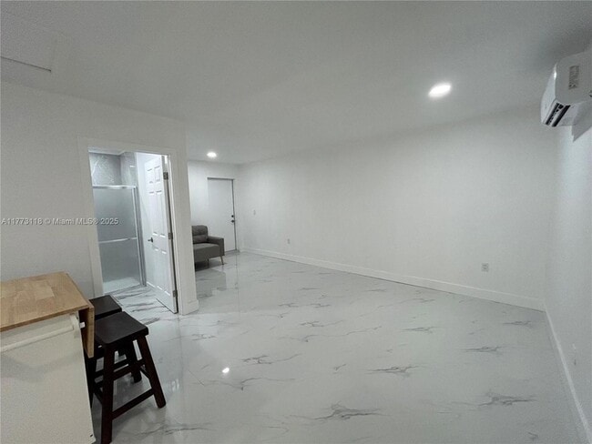 Photo - 670X SW 28th Terrace Apartment