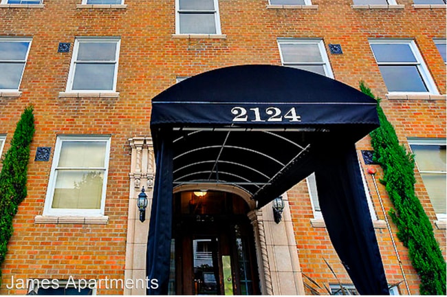 Building Photo - 2124 California Ave SW